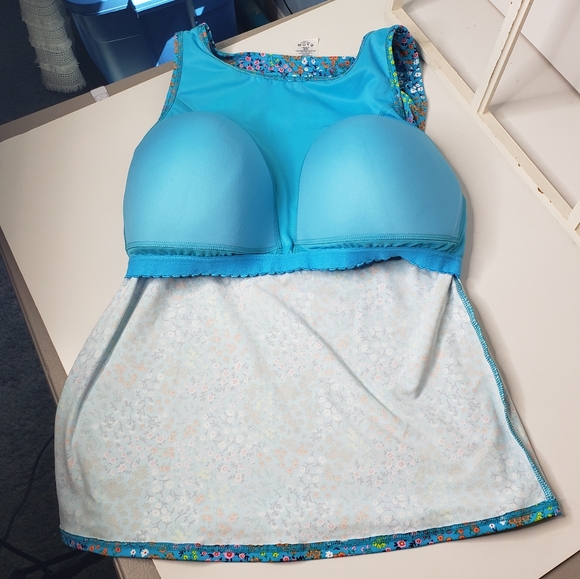 Land's End Ditsy Bright Floral Lycra Xtra Life Chlorine Resistant SPF 50 Tankini - Picture 9 of 11